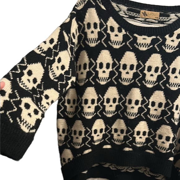 Black and Cream Skull Sweater - Picture 3 of 8